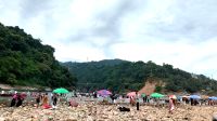 প্রকৃতির টানে লাখো পর্যটক, মাঠের অবকাঠামোর বেহাল দশা