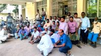 ভোটকেন্দ্র স্থানান্তরের প্রতিবাদ, নির্বাচন অফিসে অবস্থান কর্মসূচি