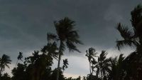 মধ্যরাতে ৬ জেলায় ঝড়ের আভাস  