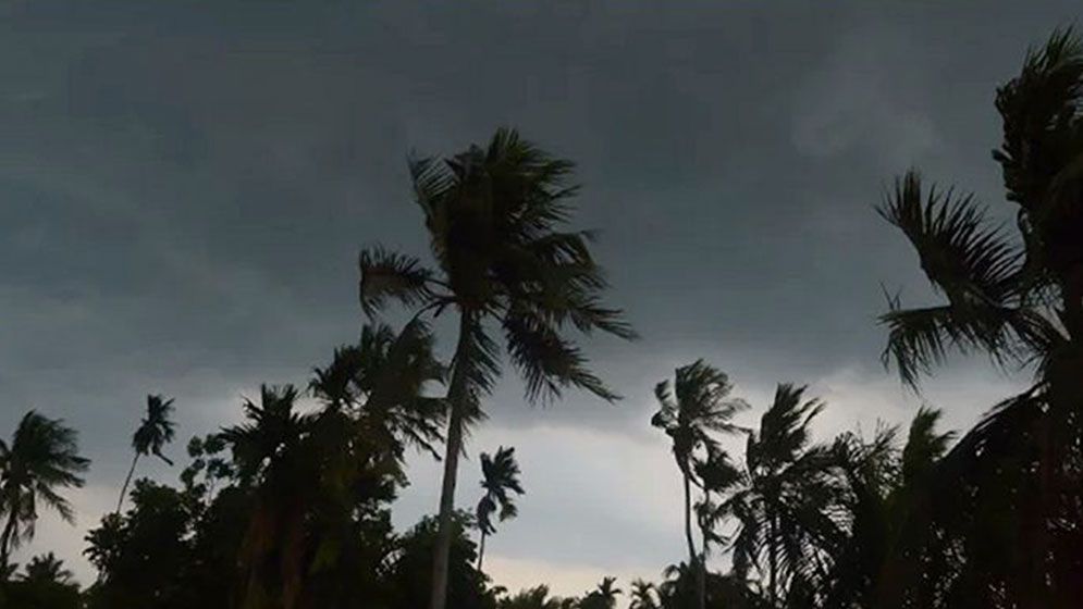 মধ্যরাতে ৬ জেলায় ঝড়ের আভাস  
