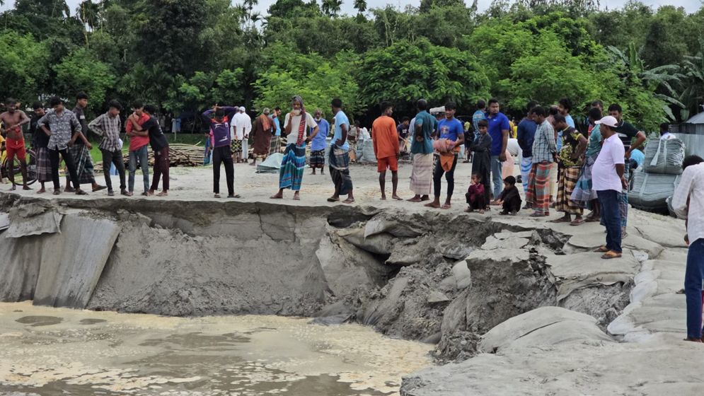 অসময়ে তিস্তার ভাঙন, শঙ্কায় ২০ হাজার মানুষ