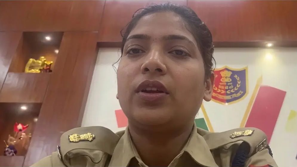 সালাম ও ‘ইনশাআল্লাহ’ বলায় পুলিশ কর্মকর্তাকে বদলি