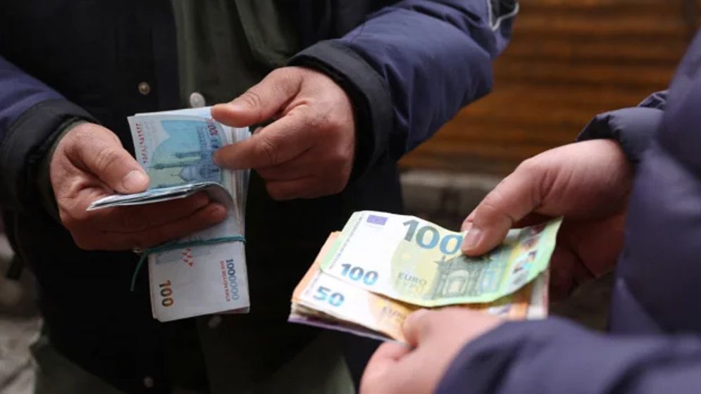 ডলারের বিপরীতে ইরানি রিয়ালের রেকর্ড দরপতন