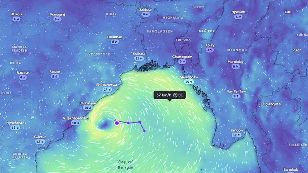 বঙ্গোপসাগরে নিম্নচাপ, বাংলাদেশে আঘাত হানার সম্ভাবনা কতটুকু  