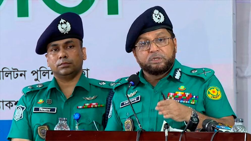 আবাসিক হোটেলের অতিথিদের তালিকা নিতে হবে