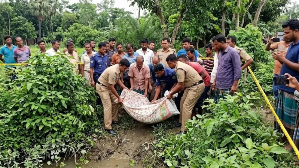 ঝোপে মিলল বস্তাবন্দি ব্যবসায়ীর লাশ