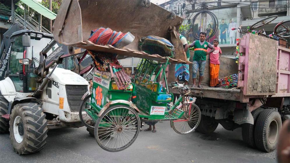 মূল সড়কে অটোরিকশা চলাচলে কঠোর হুঁশিয়ারি