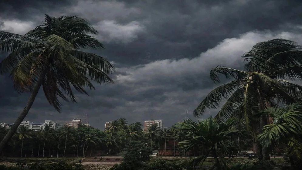 ৬ অঞ্চলে বৃষ্টির আভাস, নদীবন্দরে সতর্কতা