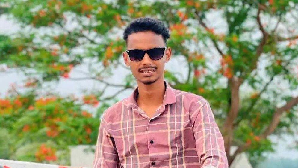 স্ত্রীকে হারিয়ে ক্ষোভে নিজ শরীরে আগুন দিল যুবক