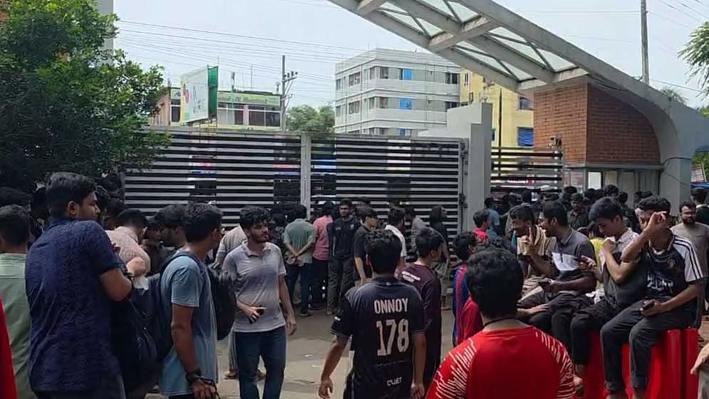ছাত্র আন্দোলনে অচল বিশ্ববিদ্যালয়