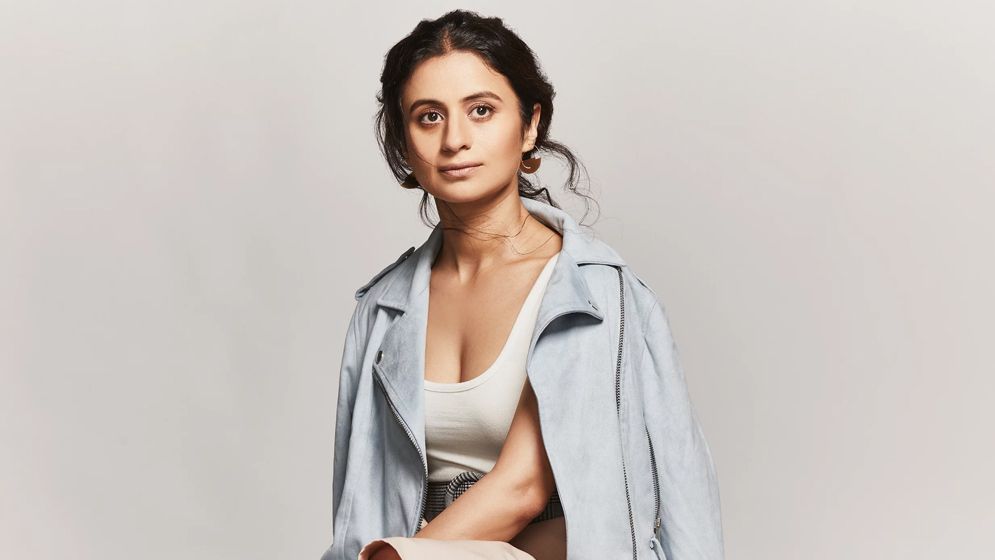 অন্তরঙ্গ দৃশ্যে নিয়ে মুখ খুললেন অভিনেত্রী