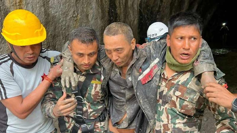 নেপালের ভয়াবহ বন্যার ১০ দিন পর চীনা নাগরিককে জীবিত উদ্ধার