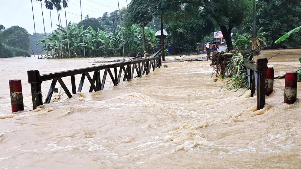 বাড়ছে নদীর পানি, বন্যার শঙ্কা