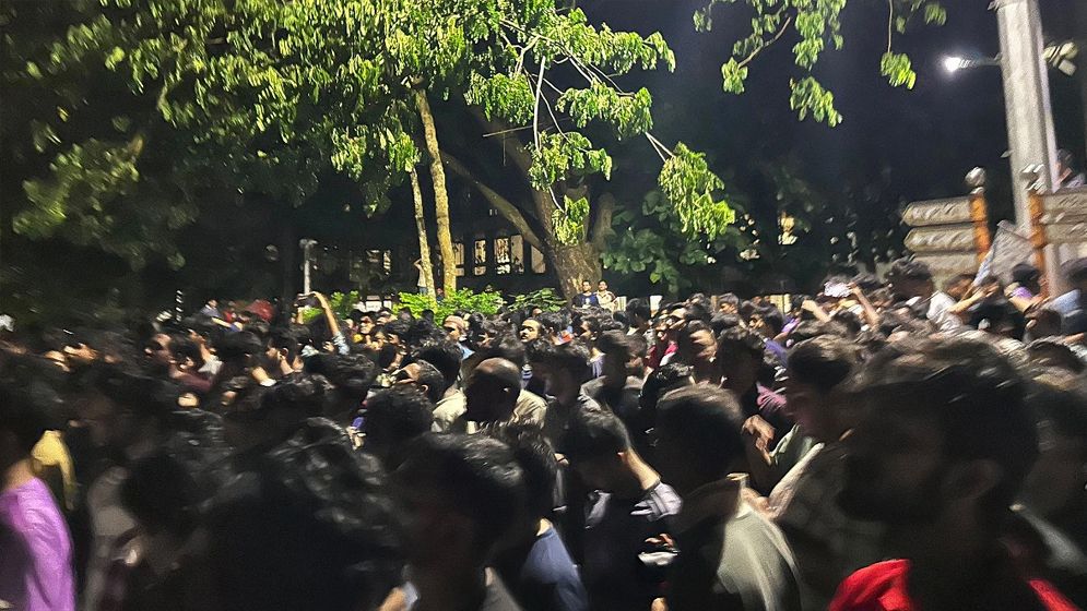 ভিসি ‘অপসারণ’ নিয়ে উত্তাল বিশ্ববিদ্যালয়