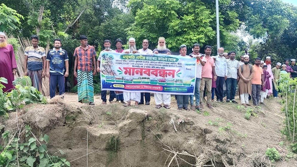 মধুমতির ভয়াল থাবায় হুমকিতে স্কুল-মাদ্রাসা-বসতবাড়ি