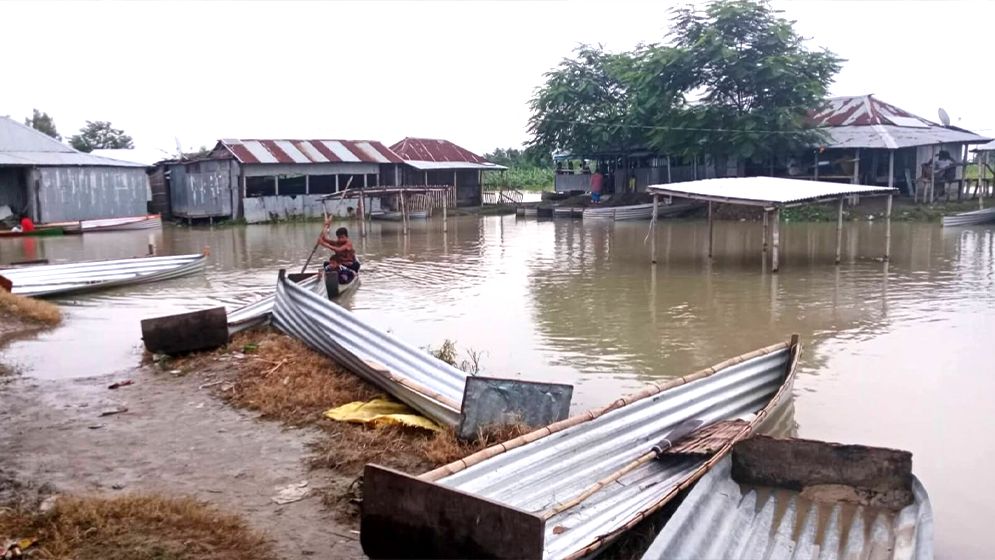 দৌলতপুরে পদ্মার পানি কমলেও কমেনি দুর্ভোগ, ত্রাণ অপ্রতুল 
