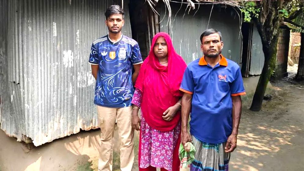 ঢাকা বিশ্ববিদ্যালয়ে ভর্তি হয়েও অর্থাভাবে পড়াশোনা অনিশ্চিত আলামিনের