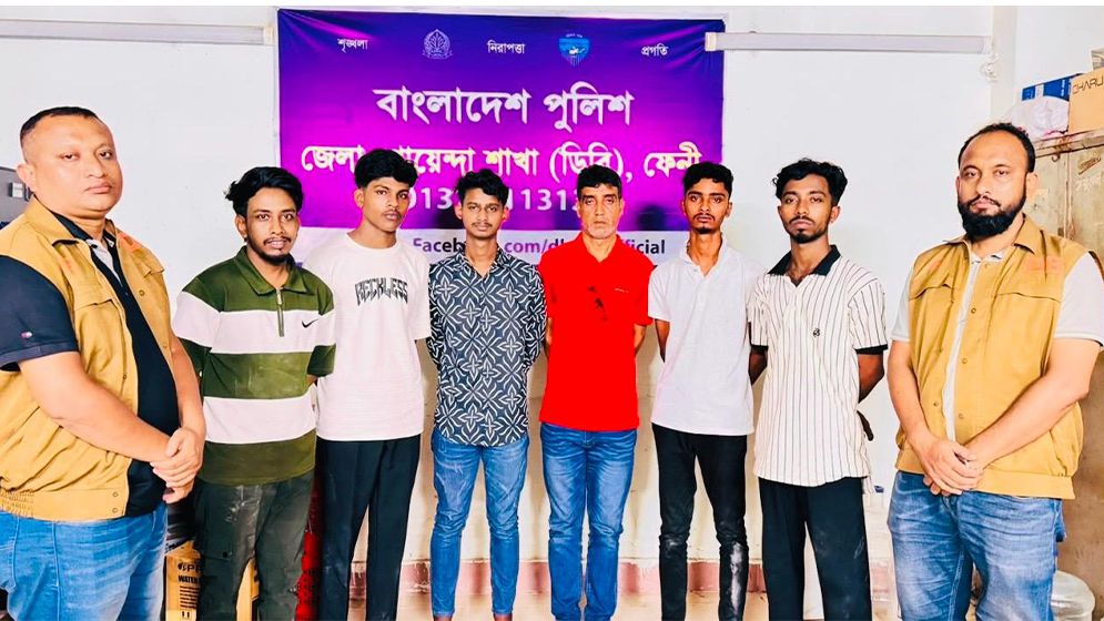 যুবলীগের ব্যানারে মিছিলের প্রস্তুতি, আটক ৬