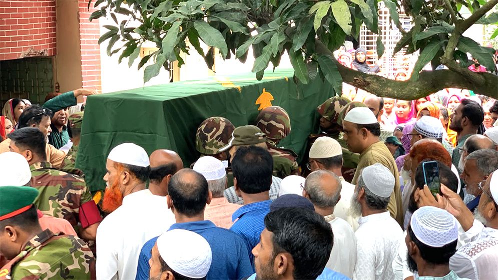 নিহত সেনাসদস্য রিফাতের শেষ বিদায়