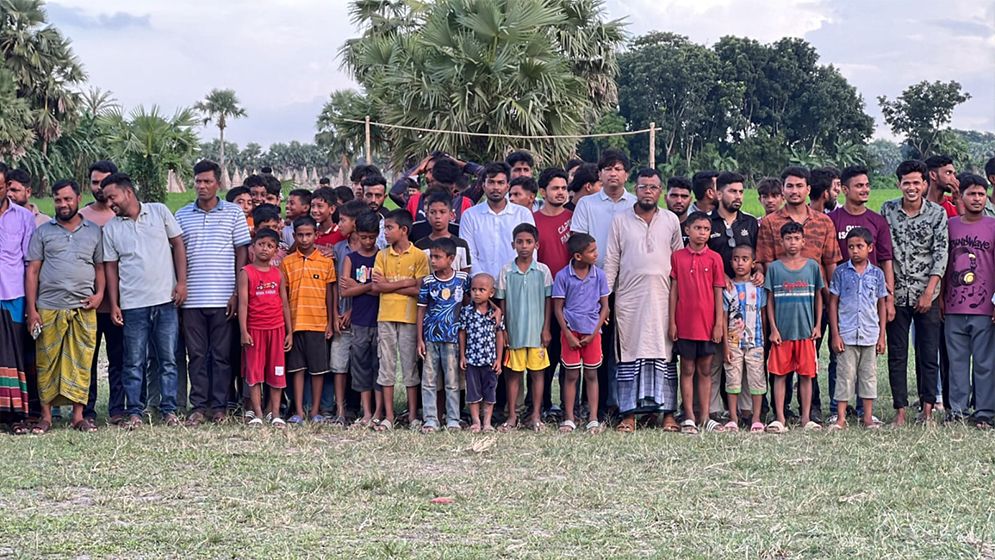 ১০ গ্রামের একমাত্র খেলার মাঠ, রক্ষার দাবিতে বিক্ষোভ