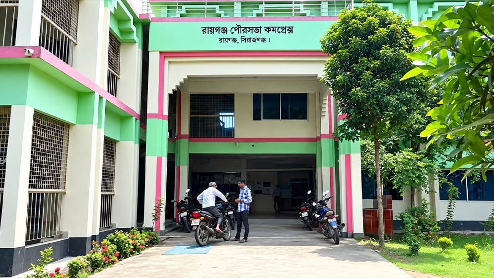 কর্মকর্তা সংকটে স্থবির, সেবা না পেয়ে ভোগান্তি