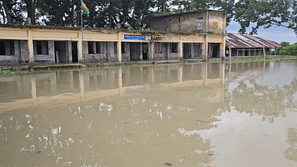 বিষখালী নদীর পেটে যাচ্ছে নলছিটির ৪ বিদ্যালয়
