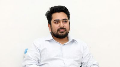প্রধানমন্ত্রীর আসনে চাঁদা তোলার দুঃসাহস কারা দেখায়, প্রশ্ন নাহিদের