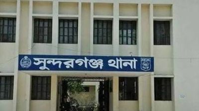 সুন্দরগঞ্জে ককটেল মামলায় ৩ গ্রেপ্তার, পুলিশের নথিতে অসঙ্গতি