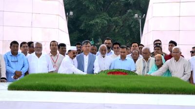 জিয়াউর রহমান ও খালেদা জিয়ার সমাধিতে প্রধানমন্ত্রীর শ্রদ্ধা