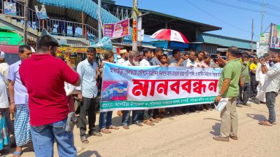 আখাউড়া রেলওয়ে জংশনে প্রবেশপথে পাকা স্থাপনা নির্মাণের প্রতিবাদ