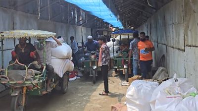 ব্যবসায়ীদের বের করে মার্কেটের দোকান ‘ভাগ করে নিল’ বিএনপি নেতাকর্মীরা