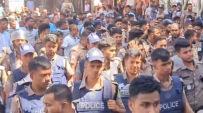 ইসলামী ব্যাংকের চাকরিচ্যুত কর্মী ও পুলিশের ধাওয়া-পাল্টা ধাওয়া