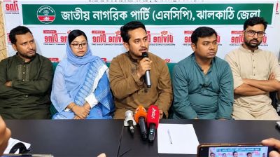 শেখ হাসিনাকে বিমানবন্দর থেকে ফাঁসির কাষ্ঠে নিতে শহীদদের পরিবারই যথেষ্ট