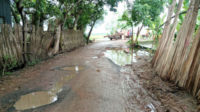খানাখন্দে বেহাল সাতৈর-ডোবরা সড়ক, বাড়ছে দুর্ঘটনার ঝুঁকি