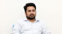 প্রধানমন্ত্রীর আসনে চাঁদা তোলার দুঃসাহস কারা দেখায়, প্রশ্ন নাহিদের