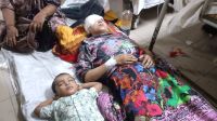 ঘরে ঢুকে গৃহবধূর চোখ উপড়ে নেওয়ার চেষ্টা, আহত ৫