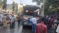 মিরপুরে বাসে আগুন