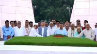 জিয়াউর রহমান ও খালেদা জিয়ার সমাধিতে প্রধানমন্ত্রীর শ্রদ্ধা