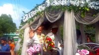 পড়িয়েছেন ৩৭ বছর, বিদায় নিলেন রাজকীয় ঘোড়ার গাড়িতে