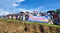‘বালু খেকোদের’ আগ্রাসনে নদীগর্ভে ফসলি জমি, দুই গ্রামের মানববন্ধন