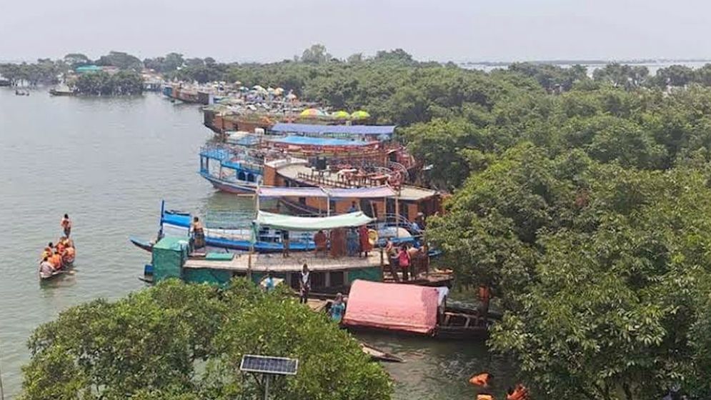 অস্তিত্বসংকটে রামসার টাঙ্গুয়ার হাওর, অপরিকল্পিত পর্যটনে বাড়ছে মৃত্যু  