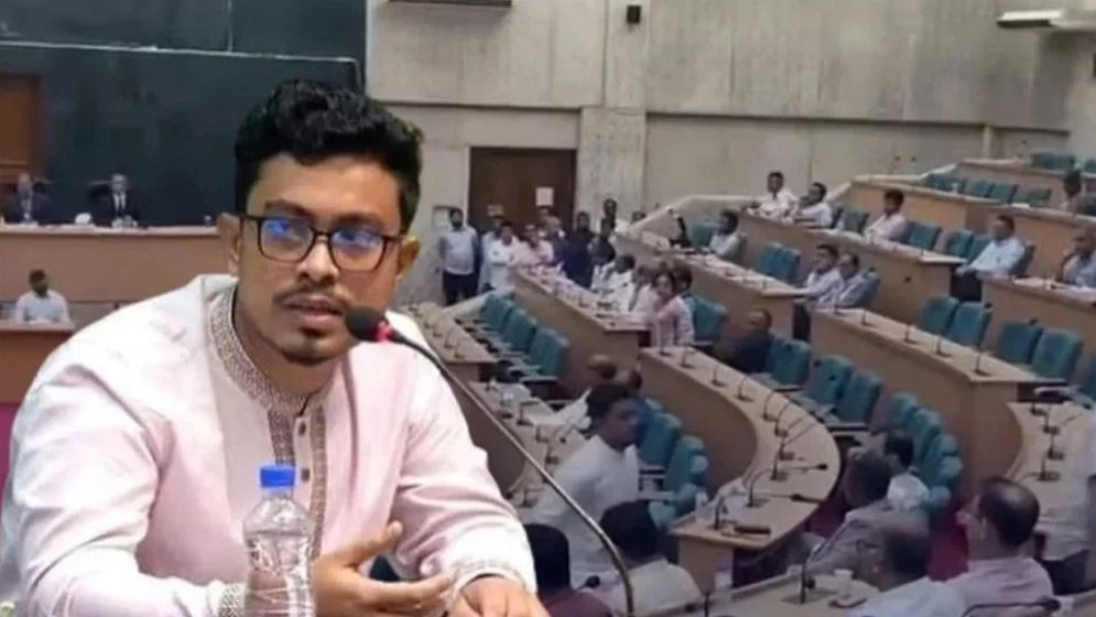 হল থেকে মুজিবের নাম না বদলানোয় সিনেট থেকে ওয়াকআউট ডাকসু নেতাদের