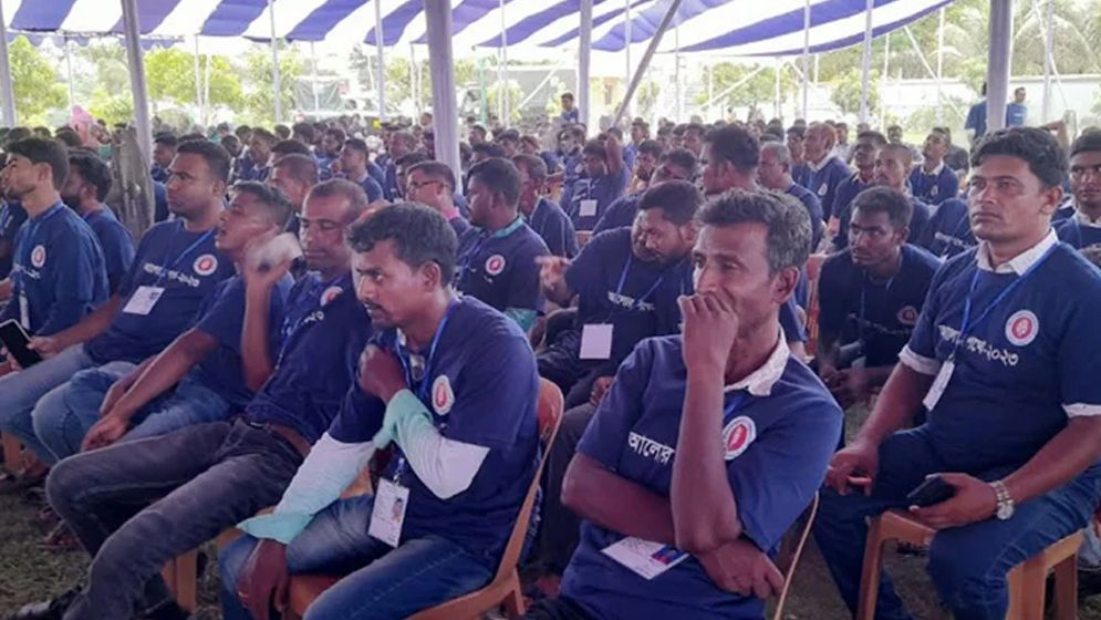 আত্মসমর্পণ করে স্বাভাবিক জীবনে ফিরছেন ৩ জেলার ৭০ চরমপন্থি  