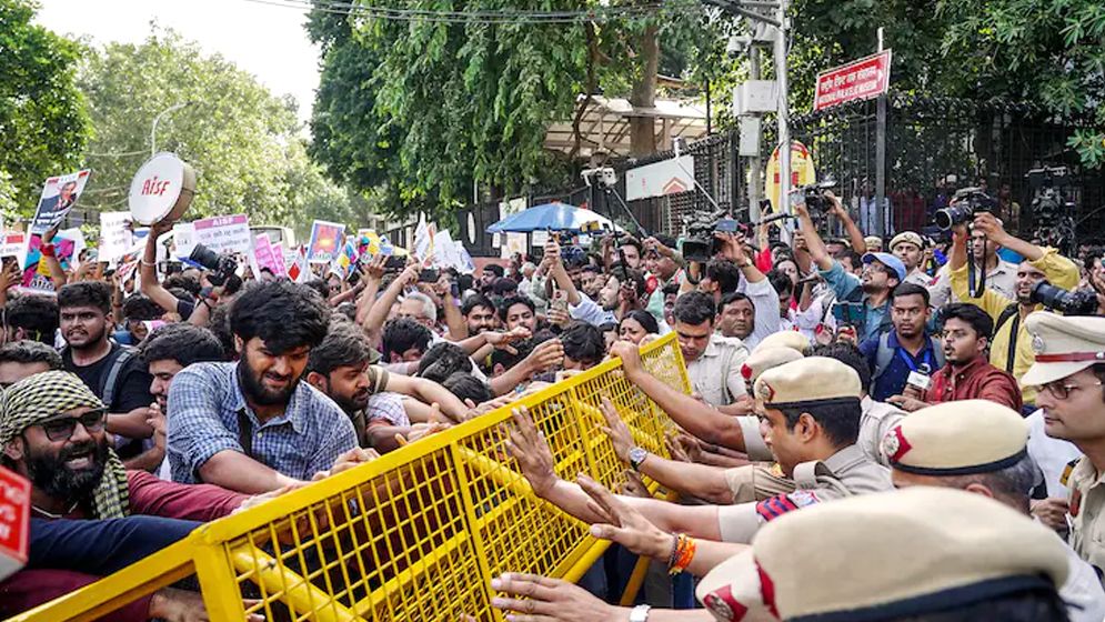 দিল্লি বিক্ষোভে নারী সাংবাদিকদের যৌন হেনস্তার অভিযোগ  