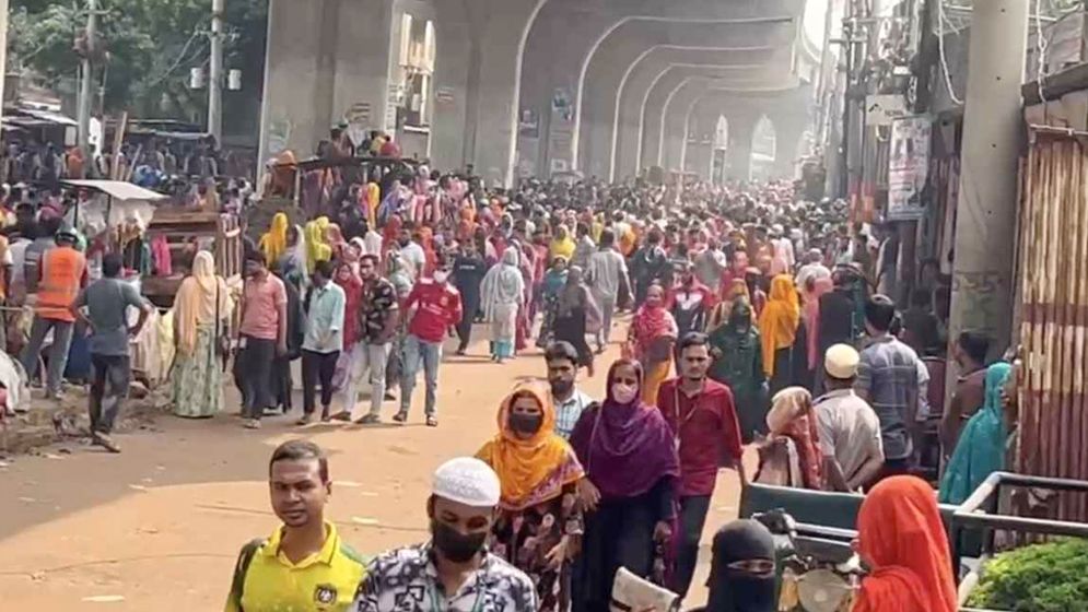 আশুলিয়াতে শ্রমিক-পুলিশ সংঘর্ষ, ২৫ কারখানা ছুটি 