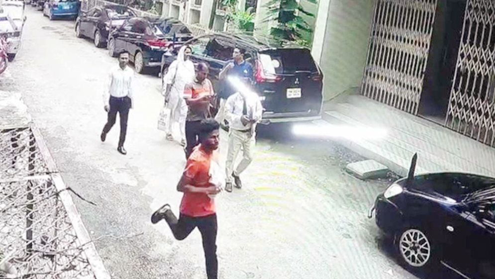 আদালত থেকে আসামির পলায়ন: কনস্টেবল বরখাস্ত, তদন্ত কমিটি