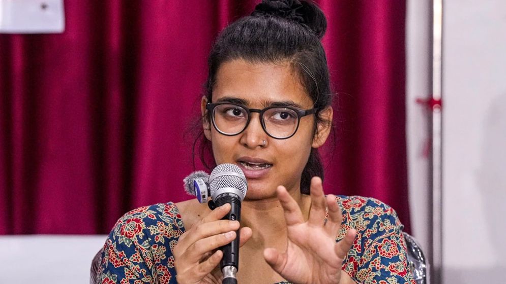 দিল্লির আন্দোলনে তরুণদের মুখপাত্র নেহা বোরা আটক  