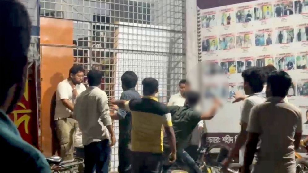 রাবিতে সাংবাদিকদের ওপর ছাত্রদলের হামলার, আহত ১০