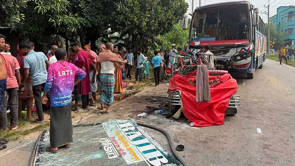ময়মনসিংহে সড়ক দুর্ঘটনায় নিহত ৭