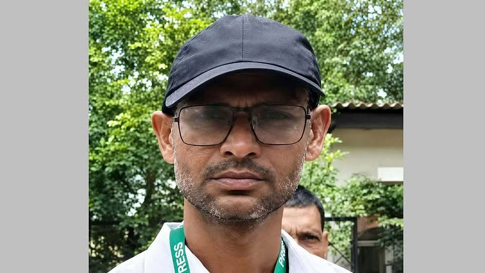 দোকানে ঢুকে সাংবাদিককে গুলি করে হত্যা